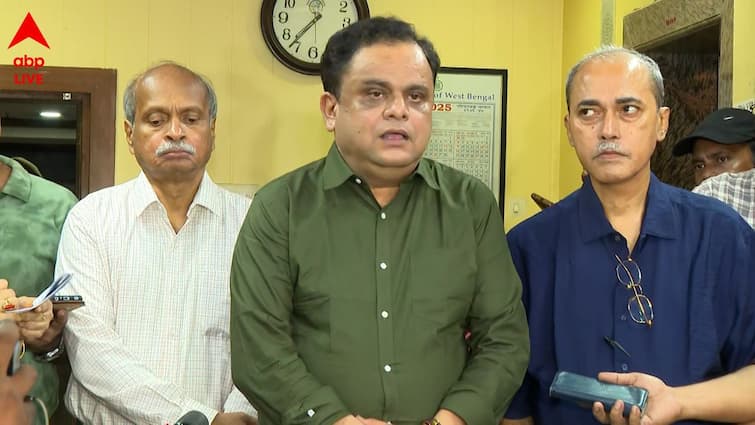 Education Minister Bratya Basu informs about demands of sacked teachers after meeting with them at Bikash Bhavan in presence of SSC Chairman SSC Case: 'ওঁদের দাবিগুলি...',  চাকরিহারা-প্রতিনিধিদের সঙ্গে বৈঠকের পর কী বললেন শিক্ষামন্ত্রী ?