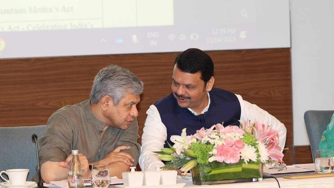 Railway Minister Ashwini Vaishnav doubling of Gondia Ballarshah railway line project approved in Maharashtra CM Devendra Fadnavis महाराष्ट्र को करोड़ों के रेल प्रोजेक्ट की सौगात, इन 2 रीजन को होगा सबसे ज्यादा फायदा