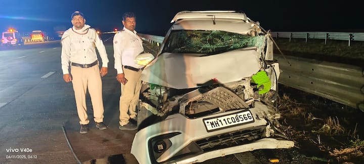 भरधाव कार समोर जात असताना ट्रकला पाठीमागून धडकुन झालेल्या अपघातात 2 जण ठार तर 3 जण गंभीर जखमी झाले आहे.