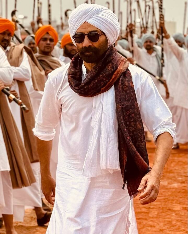 बात करें सनी देओल की फिल्म ‘जाट’ की तो इसमें उनके साथ एक्टर रणदीप हुड्डा भी हैं. जो विलेन के किरदार में नजर आ रहे हैं.