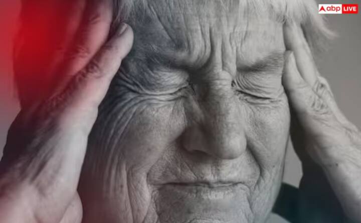 ਭੁੱਲਣ ਦੀ ਬਿਮਾਰੀ - ਲੀਵਰ ਸਿਰੋਸਿਸ ਦੇ ਆਖਰੀ ਪੜਾਅ ਵਿੱਚ, ਮਰੀਜ਼ ਮਾਨਸਿਕ ਉਲਝਣ ਅਤੇ ਭੁੱਲਣ ਦੀ ਬਿਮਾਰੀ (Hepatic Encephalopathy) ਤੋਂ ਪੀੜਤ ਹੋ ਸਕਦੇ ਹਨ। ਇਸ ਸਥਿਤੀ ਵਿੱਚ, ਉਹਨਾਂ ਦਾ ਧਿਆਨ ਕੇਂਦਰਿਤ ਨਾ ਹੋਣਾ, ਚਿੜਚਿੜਾਪਨ ਜਾਂ ਬਹੁਤ ਜ਼ਿਆਦਾ ਨੀਂਦ ਆਉਣ ਵਰਗੀਆਂ ਸਮੱਸਿਆਵਾਂ ਦਾ ਸਾਹਮਣਾ ਕਰਨਾ ਪੈਂਦਾ ਹੈ।