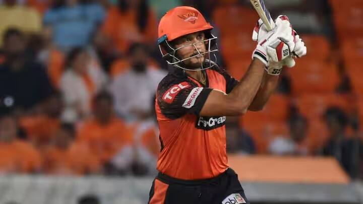 IPL 2025 મેગા ઓક્શનમાં પૃથ્વી વેચાયો નહોતો. સીએસકેના કેપ્ટન ઋતુરાજ ગાયકવાડના બહાર થયા બાદ મયંક અગ્રવાલ પણ આ યાદીમાં છે.