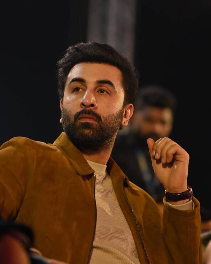 वर्कफ्रंट की बात करें तो रणबीर कपूर आखिरी बार फिल्म ‘एनिमल’ में नजर आए थे. फिल्म ने बॉक्स ऑफिस पर छप्परफाड़ कमाई की थी.
