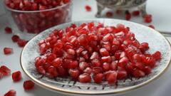 Pomegranate Juice Benefits: যখন তখন অসুস্থ হয়ে পড়ছেন! এই ফলের রসে মিলবে সুরাহা