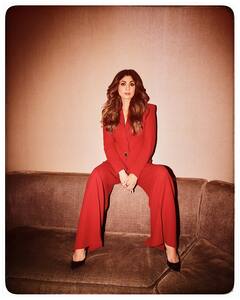 Shilpa Shetty Pics: रेड पैंट सूट में शिल्पा शेट्टी ने दिखाई मदमस्त अदाएं, परफेक्ट फिगर पर फैंस ने हारा दिल