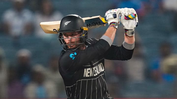 Glenn Philips: ফিলিপ্স অবশ্য কোনও ম্যাচেই গুজরাতের প্রথম একাদশের অংশ ছিলেন না। তাঁকে পরিবর্ত ফিল্ডার হিসাবে মাঠে নামানো হয়েছিল।