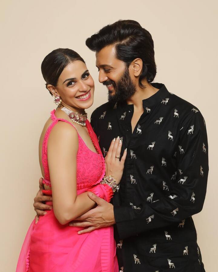 रितेश देशमुख – जेनेलिया डिसूजा और रितेश देशमुख बॉलीवुड में फैंस का मोस्ट फेवरेट कपल है. लेकिन जब ये दोनों एकसाथ तुझे मेरी कसम, मस्ती, वेद जैसी फिल्मों में दिखे तो दर्शकों को खास इंप्रेस नहीं कर पाए. इनकी भी कई फिल्में फ्लॉप रही.