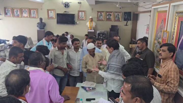 लोकांच्या प्रचंड गर्दीमुळे जगमित्र कार्यालयाला जनता दरबाराचे स्वरूप आले होते.