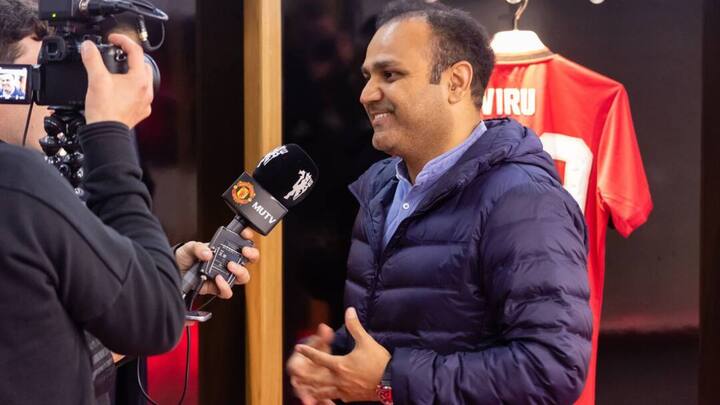 সহবাগের মতে ধোনিকে অন্তত দুই বা তিন ম্যাচ নির্বাসিত করে উদাহরণ তৈরি করা উচিত ছিল।