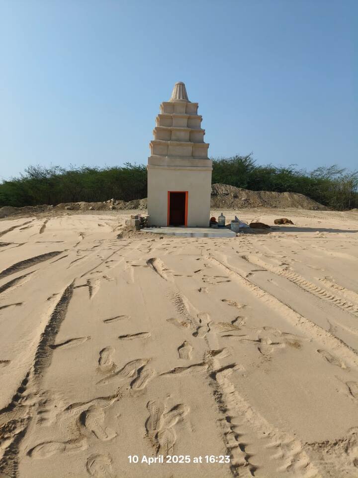 જો કે, આ પૌરાણિક મંદિરની જાણ થતાં જ દેવભૂમિ દ્વારકા જિલ્લા પોલીસ દ્વારા તેનો પુનઃ જીર્ણોદ્ધાર કરાવવામાં આવ્યો હતો. અને આજે, તા. ૧૨ એપ્રિલ, ૨૦૨૫ ના શુભ દિને, હનુમાન જયંતિના પાવન અવસરે મંદિરની મૂળ હનુમાનજીની મૂર્તિને પરંપરાગત ધાર્મિક વિધિઓ દ્વારા ફરીથી સ્થાપિત કરવામાં આવી છે.