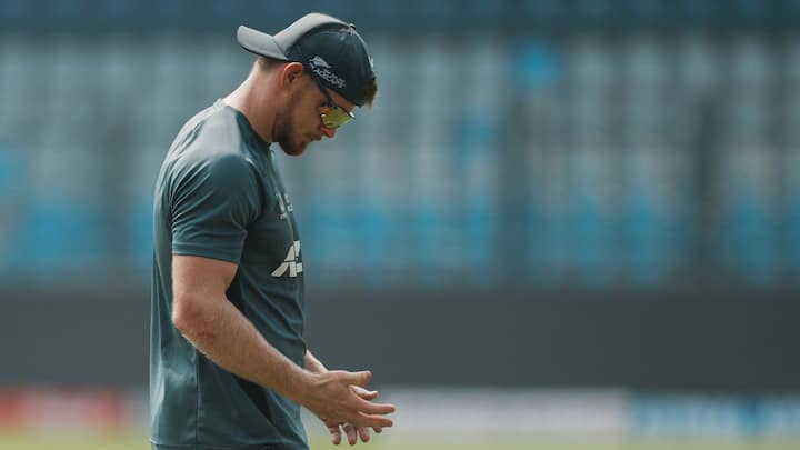 আপাতত আইপিএলে পাঁচ ম্যাচের মধ্যে চারটিতে জিতে ৮ পয়েন্ট সহ টেবিলের শীর্ষে রয়েছে শুভমন গিলের গুজরাত টাইটান্স। ফিলিপ্সের বদলি কে হবেন, সেটা এখনও পর্যন্ত ঘোষণা করেনি গুজরাত শিবির।