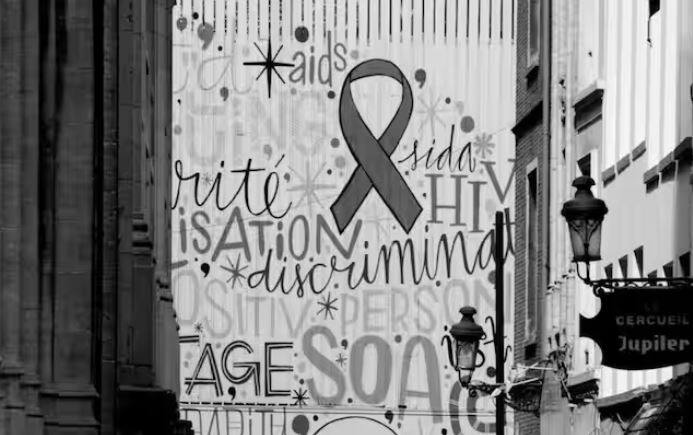 ਅਜਿਹੀ ਸਥਿਤੀ ਵਿੱਚ, ਜੇਕਰ ਕਿਸੇ ਨੂੰ ਐੱਚਆਈਵੀ ਏਡਜ਼ ਹੈ, ਤਾਂ ਉਸਨੂੰ ਦੂਜੇ ਕੈਦੀਆਂ ਨਾਲ ਨਹੀਂ ਰੱਖਿਆ ਜਾਂਦਾ। ਉਸਨੂੰ ਇੱਕ ਵੱਖਰੀ ਬੈਰਕ ਵਿੱਚ ਰੱਖਿਆ ਗਿਆ ਹੈ।