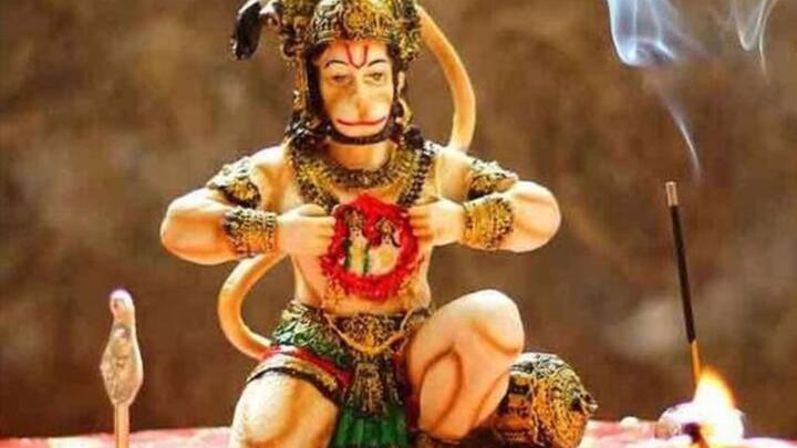 তবে এর কিছু নিয়ম আছে। মনে করা হয়, তা না মানলে বজরঙ্গবলী রুষ্ট হন। হনুমান চালিসার নিয়মিত পাঠ করলে জীবনে ইতিবাচক শক্তির সঞ্চার হয়, সমস্যার সমাধান মেলে।