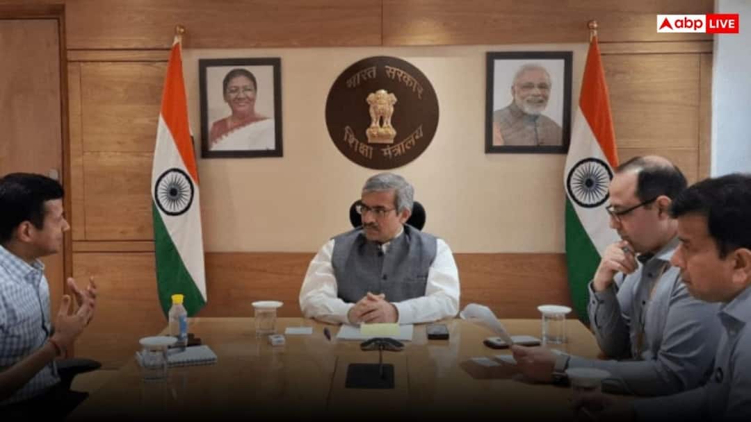 Vineet Joshi  an IIT Kanpur IIFT alumnus gets additional charge of UGC following the retirement of Prof Mamidala Jagadesh Kumar ann विनीत जोशी बने UGC के कार्यकारी अध्यक्ष, एम. जगदीश कुमार की जगह संभाली जिम्मेदारी