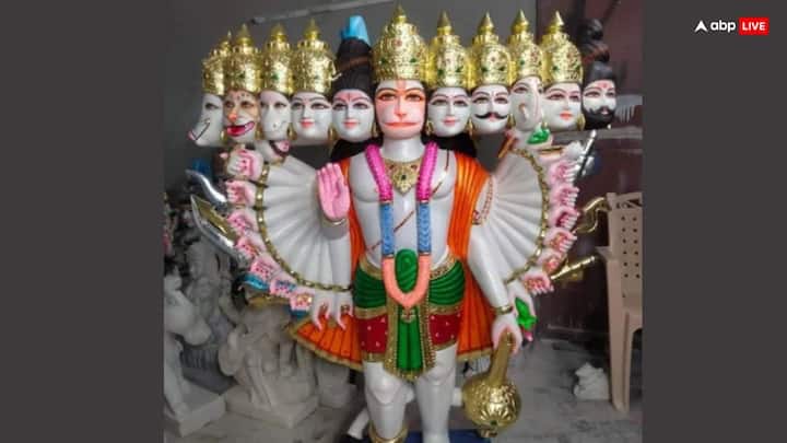 संकटमोचन हनुमान मंदिर - राजस्थान के भीलवाड़ा में स्थिति इस हनुमान मंदिर में बजरंगबली को एकादशी मुखी हनुमान के नाम से जाना जाता है. यहां हनुमान जी के 11 मुख और 22 भुजाएं हैं. मान्यता है यहां दर्शन मात्र से संकट दूर हो जाते हैं.