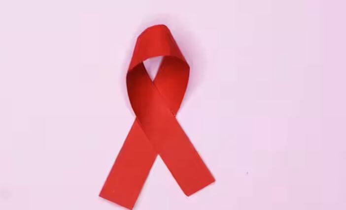 ਜੇਕਰ ਕੋਈ ਐੱਚਆਈਵੀ ਮਰੀਜ਼ ਟੀਕੇ ਰਾਹੀਂ ਨਸ਼ੀਲੀਆਂ ਦਵਾਈਆਂ ਲੈ ਰਿਹਾ ਹੈ ਅਤੇ ਉਹੀ ਟੀਕਾ ਤੁਰੰਤ ਕਿਸੇ ਹੋਰ ਮਰੀਜ਼ ਦੁਆਰਾ ਨਸ਼ੀਲੇ ਪਦਾਰਥਾਂ ਲਈ ਲਿਆ ਜਾਂਦਾ ਹੈ, ਤਾਂ ਐੱਚਆਈਵੀ ਫੈਲਦਾ ਹੈ।