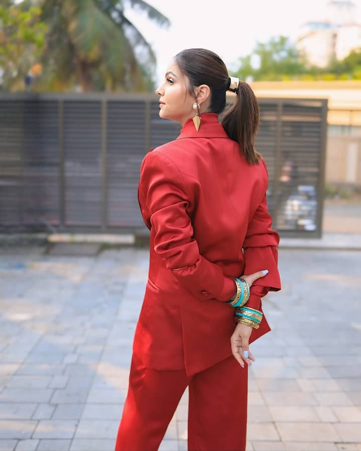 રુબિનાનો કાતિલ અંદાજ સોશિયલ મીડિયામાં વાયરલ થઈ રહ્યો છે. રુબિના દિલૈકના આ ફોટોઝને ફેન્સ ખુબ લાઈક કરી રહ્યા છે.