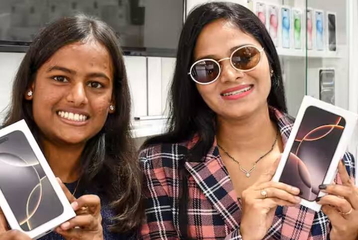 ਬਹੁਤ ਸਾਰੇ ਲੋਕ ਇਸਨੂੰ ਔਨਲਾਈਨ ਜਾਂ ਔਫਲਾਈਨ ਖਰੀਦ ਰਹੇ ਹਨ, ਪਰ ਡੁਪਲੀਕੇਟ ਆਈਫੋਨ ਮਿਲਣ ਦਾ ਡਰ ਵੀ ਓਨਾ ਹੀ ਵੱਡਾ ਹੈ।