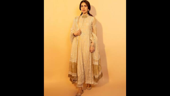 3. Bhumi Pednekar: Bhumi Pednekar wore a delicate embroidered Anarkali. She elevated her outfit with a matching dupatta that had golden detailing on it. The actress completed her look with stunning jewellery and matching juttis for a traditional Indian look. The serene tones and classic attire made her look perfect for puja occasions. (Image Source: Instagram/@bhumipednekar)