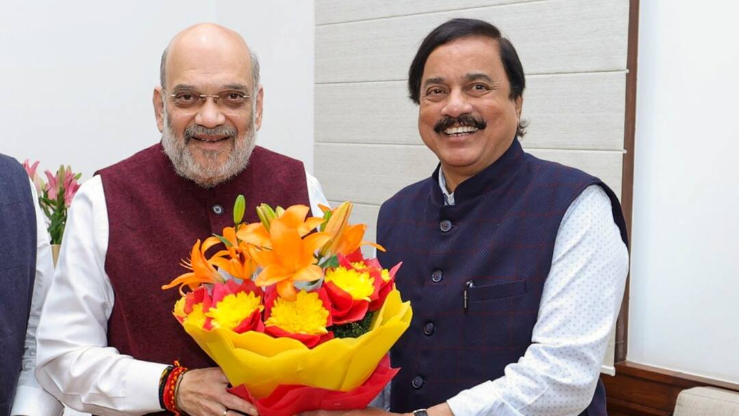 रायगड में पालकमंत्री पद के विवाद के बीच अजित गुट के नेता सुनील तटकरे के घर अमित शाह ने किया लंच, क्या हैं संकेत? Raigad Fort chhatrapati shivaji maharaj death anniversary Amit Shah lunch Sunil tatkare house Ajit Pawar Eknath Shinde ANN रायगड में पालकमंत्री पद के विवाद के बीच अजित गुट के नेता सुनील तटकरे के घर अमित शाह ने किया लंच, क्या हैं संकेत?