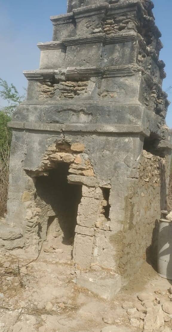 સ્થાનિક વૃદ્ધો અને ભાવિકોની પૂછપરછ દરમિયાન જાણવા મળ્યું છે કે આ મંદિર નેપાળી સ્થાપત્ય શૈલીમાં બનેલું હનુમાનજીનું મંદિર છે.