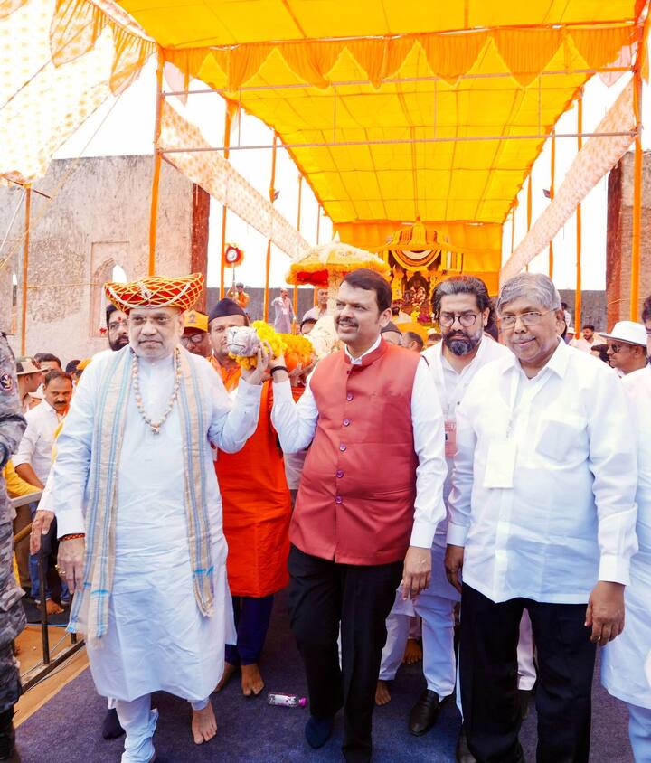 राजमाता जिजाऊ यांनी केवळ छत्रपती शिवाजी महाराजांना जन्म दिला नाही, तर स्वराज्य, स्वधर्म आणि स्वभाषेचे पुनरुज्जीवन करण्याची प्रेरणाही दिली.