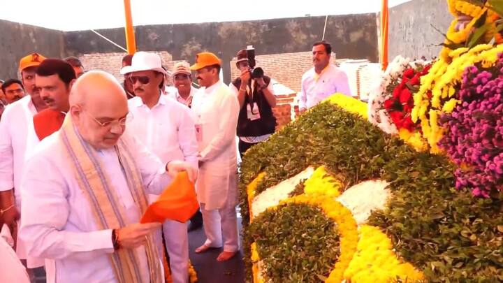 दरम्यान अमित शाह यांच्या या दौऱ्यावेळी हजर असताना अजित पवारांनी केलेल्या लूकची जोरदार चर्चा होती.