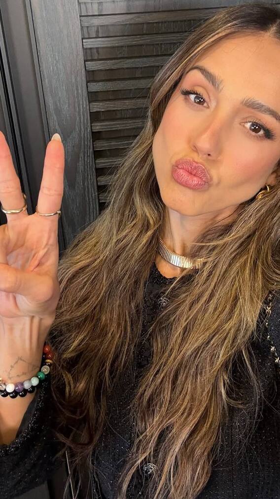 हॉलीवुड के इन स्टार्स ने इंग्लिश नहीं, संस्कृत में बनवाए हैं टैटू