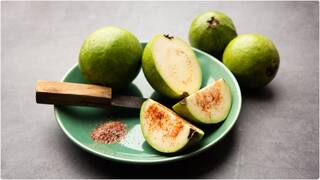 ਸਰਦੀਆਂ ‘ਚ ਅਮਰੂਦ ਖਾਣ ਦਾ ਸਹੀ ਤਰੀਕਾ, ਇਸ ਢੰਗ ਨਾਲ ਖਾਣ ਨਾਲ ਨਹੀਂ ਹੋਵੇਗਾ ਸਰਦੀ-ਜ਼ੁਕਾਮ