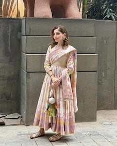 Kanika Kapoor Exudes Vintage Grace in Pastel Floral Ethnic Suit, See Pics