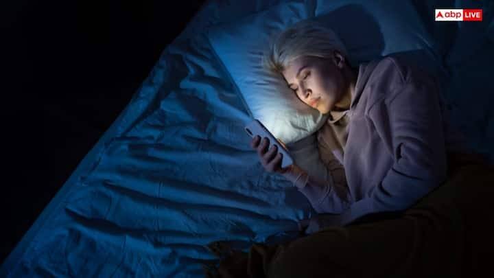 મોડા સૂવું - મોડા સૂવાથી તમારા લીવર પર પણ અસર પડે છે. તેથી, સમયસર સૂવાની આદત પાડો.