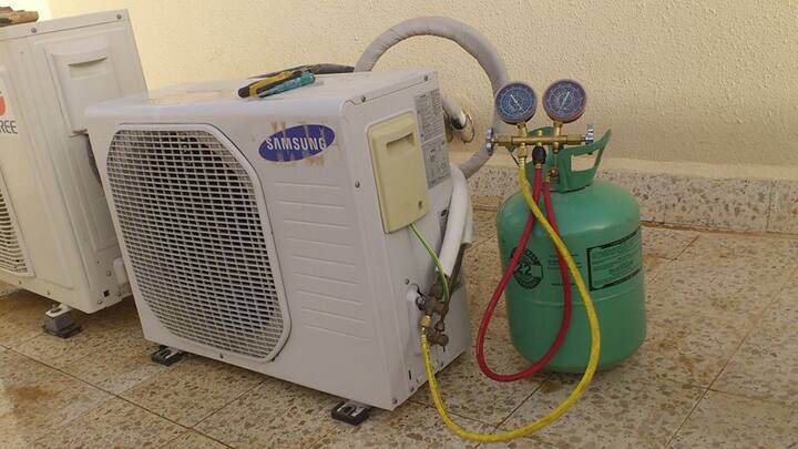 कई बार एसी में गैस खत्म हो जाती है. जिस वजह से एसी ठंडी हवा नहीं देती है. इसलिए जब आपके घर की एसी ठंडी हवा नहीं दे. तो फिर चेक कर लें कहीं एसी की गैस तो नहीं खत्म हो गई.