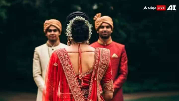 আবার স্বামীর স্ব-উপার্জিত কোনও সম্পত্তি থাকলেও সেই সম্পত্তির উপরে বিবাহ-বিচ্ছেদের পরে কোনও অধিকার দাবি করতে পারবেন না স্ত্রী।