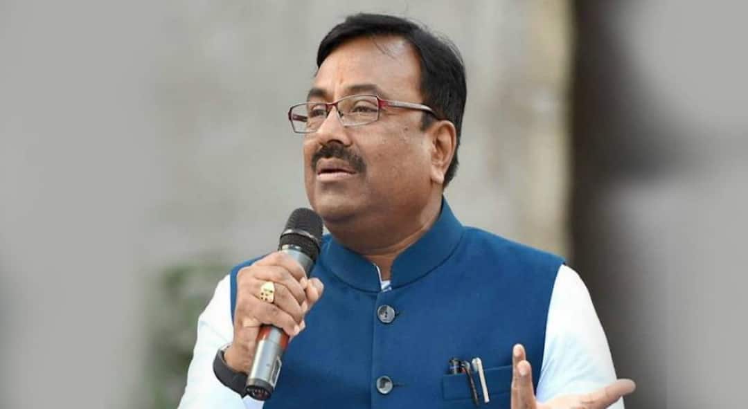 Sudhir Mungantiwar cleearification on his own govt changed statement says my speech was twisted maharashtra politics marathi news Sudhir Mungantiwar : 'मी तसे म्हणलोच नाही, माझ्या वक्तव्याचा विपर्यास केला'; विठुरायाच्या दर्शनानंतर सुधीर मुनगंटीवारांना आली उपरती, म्हणाले....