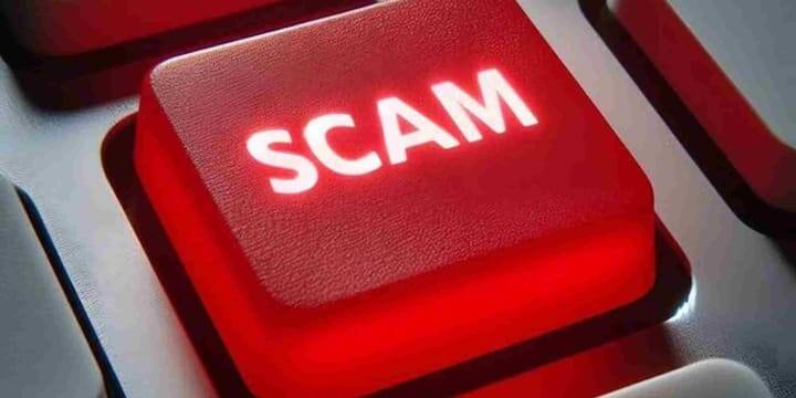 મોટાભાગના લોકો આવા મેસેજ વાંચ્યા પછી તે ફોટો ખોલવાનો પ્રયાસ કરે છે. જેવી તમે તે ફોટા પર ક્લિક કરો છો, કે તરત જ તમને એક નકલી લિંક પર રીડાયરેક્ટ કરવામાં આવે છે. અહીંથી જ તમને છેતરવાની પ્રક્રિયા શરૂ થઈ જાય છે.