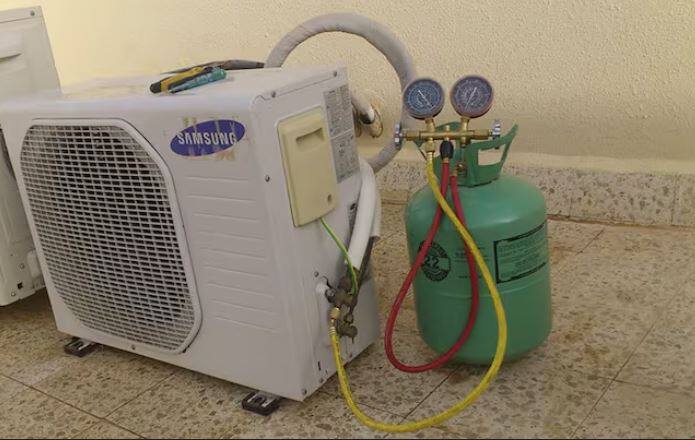 ਕਈ ਵਾਰ ਏਸੀ ਵਿੱਚ ਗੈਸ ਖਤਮ ਹੋ ਜਾਂਦੀ ਹੈ। ਜਿਸ ਕਾਰਨ ਏਸੀ ਠੰਡੀ ਹਵਾ ਨਹੀਂ ਦਿੰਦਾ। ਇਸ ਲਈ ਜਦੋਂ ਤੁਹਾਡੇ ਘਰ ਦਾ ਏਸੀ ਠੰਡੀ ਹਵਾ ਨਹੀਂ ਦਿੰਦਾ। ਫਿਰ ਜਾਂਚ ਕਰੋ ਕਿ ਏਸੀ ਦੀ ਗੈਸ ਖਤਮ ਹੋ ਗਈ ਹੈ ਜਾਂ ਨਹੀਂ।