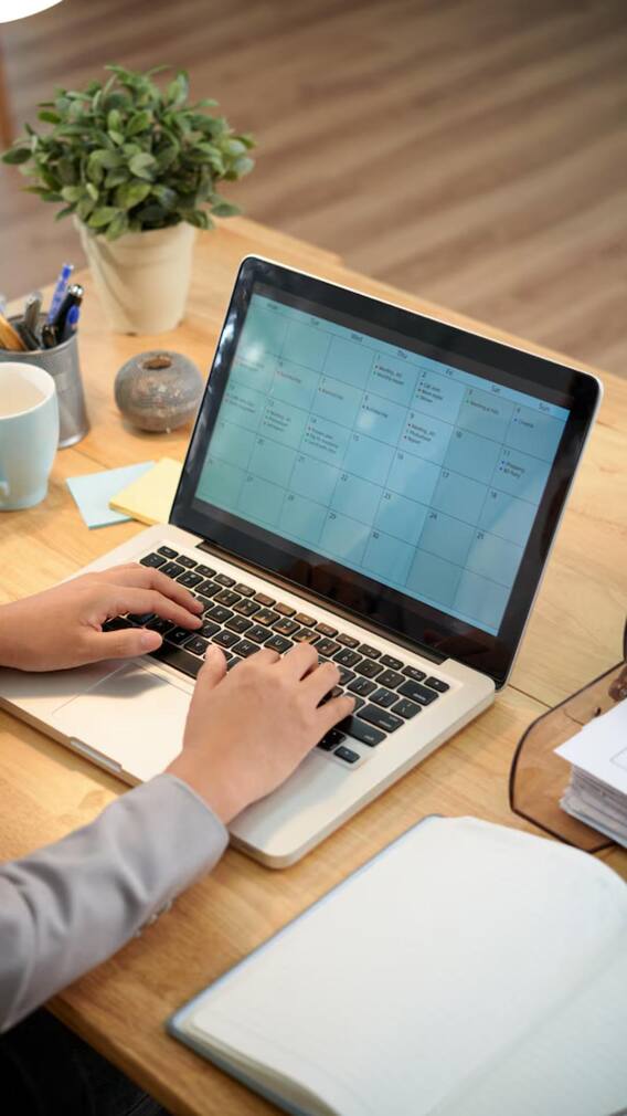 कब बना था दुनिया का पहला लैपटॉप, कितनी थी कीमत