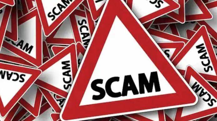 ਤੁਹਾਨੂੰ ਦੱਸ ਦੇਈਏ ਕਿ ਇਸ ਜਾਲ ਵਿੱਚ ਫਸਾਉਣ ਲਈ, ਘੁਟਾਲੇਬਾਜ਼ ਤੁਹਾਨੂੰ ਇੱਕ ਅਣਜਾਣ ਨੰਬਰ ਤੋਂ WhatsApp 'ਤੇ ਇੱਕ ਧੁੰਦਲੀ ਤਸਵੀਰ ਤਸਵੀਰ ਭੇਜਦੇ ਹਨ। ਉਸ ਫੋਟੋ ਦੇ ਨਾਲ ਇੱਕ ਸੁਨੇਹਾ ਲਿਖਿਆ ਹੋਇਆ ਹੈ ਜੋ ਤੁਹਾਡੀ ਉਤਸੁਕਤਾ ਨੂੰ ਬਹੁਤ ਵਧਾ ਦਿੰਦਾ ਹੈ। ਇਸ ਵਿੱਚ 