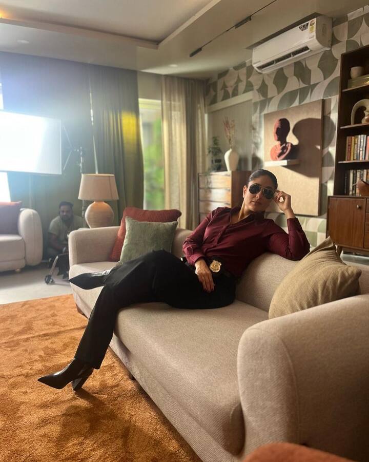 बता दें कि इससे पहले करीना ने बॉसी लुक में अपनी एक फोटो शेयर की थी. उन्होंने सैफ अली खान की भी दो तस्वीरें पोस्ट की थीं.