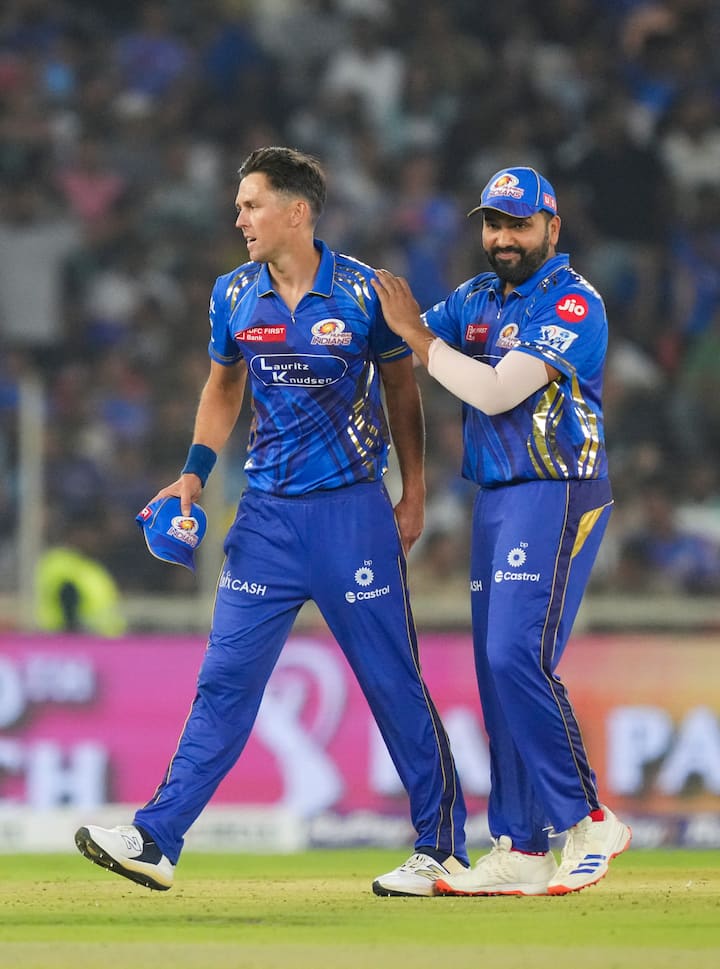 दोनों टीमों के बीच हुए 35 मुकाबलों में से 19 में मुंबई को जीत मिली है. वहीं दिल्ली 16 मैच जीतने में कामयाब हुई है. पिछले सीजन में दोनों टीमों का सामना दो बार हुआ था. जहां दोनों टीमों ने एक-एक मैच जीता था.