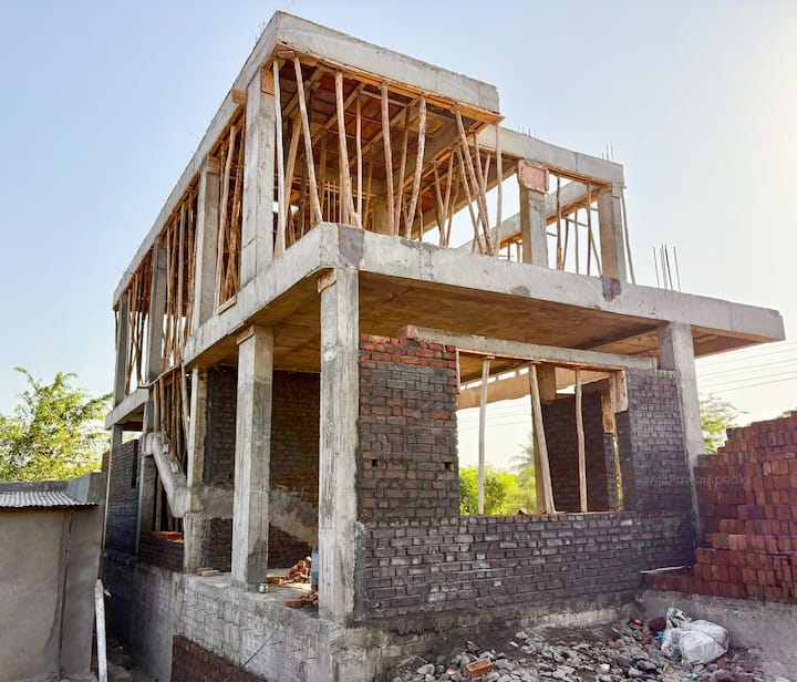 दरम्यान, अजित पवार यांनी या भेटीत सूरजला घर बांधून देणार असल्याचा वादा केला होता.