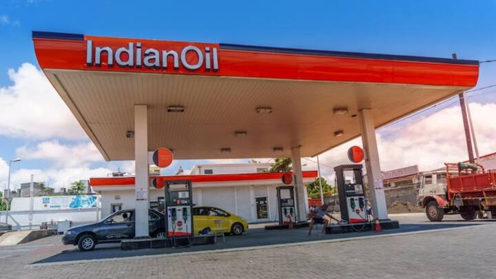 इनमें बात की जाए तो इंडियन ऑयल कॉर्पोरेशन, हिंदुस्तान पेट्रोलियम कॉर्पोरेशन,  भारत पेट्रोलियम और रिलायंस पेट्रोलियम लिमिटेड जैसी कंपनियों के पेट्रोल पंप आपको बहुत सारे दिख जाते होंगे.