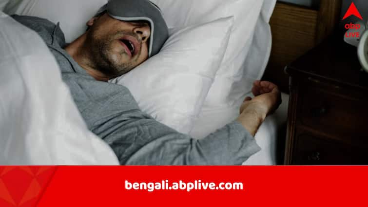 অফিসের জামাসুদ্ধই এলিয়ে পড়েছিলেন, ঘুম ভাঙল ৩২ ঘণ্টা পর, ভর্তি হতে হল ICU-তে