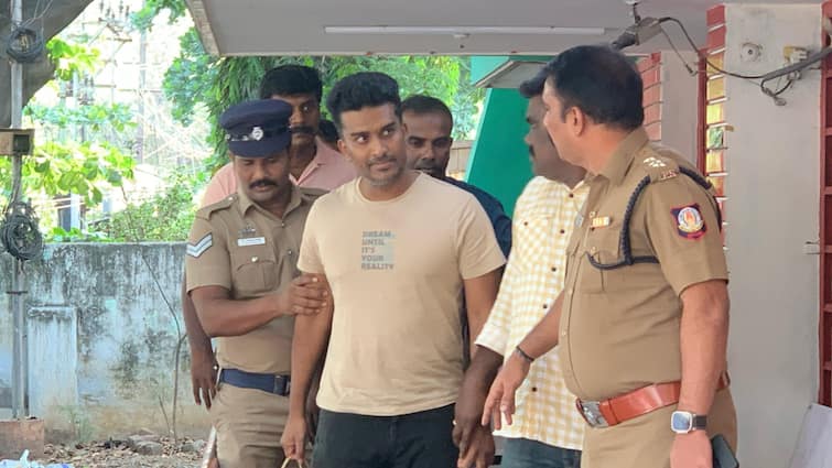 Is Kamukana a preacher? Police nab Christian John Jebaraj who was hiding in Kerala! காமுகனா போதகரா? கேரளாவில் பதுங்கி இருந்த ஜான் ஜெபராஜை தட்டி தூக்கிய காவல்துறை!