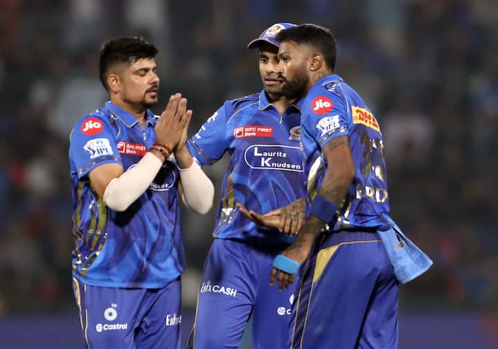 मुंबई इंडियन्सनं दिल्ली कॅपिटल्सला 12  धावांनी पराभूत केलं. यामध्ये कर्ण शर्माची कामगिरी महत्त्वाची ठरली.