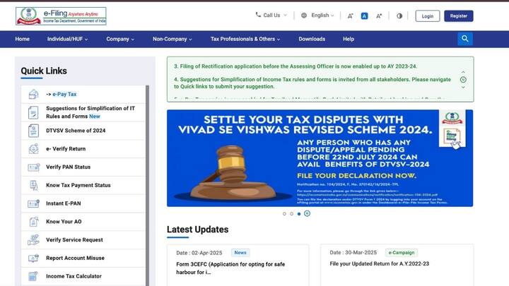 अगर आपका भी पैन कार्ड इसी दौरान एनरोलमेंट आईडी से बनवाया गया है. या फिर आपने अबतक पैन कार्ड को आधार से लिंक नहीं करवाया है. तो इसके लिए आपको इनकम टैक्स की ऑफिशल वेबसाइट  www.incometax.gov.in पर जाना होगा.