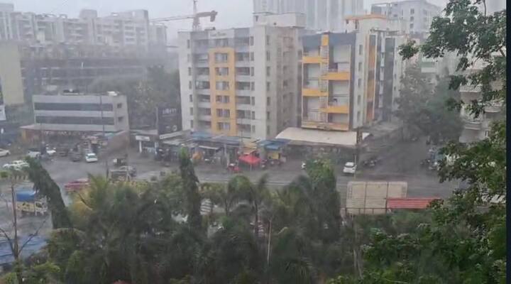 सकाळ पासून सूर्य अन ढगांचा लपंडाव सुरु होता. वातावरणात ही उकाडा निर्माण झाला होता.