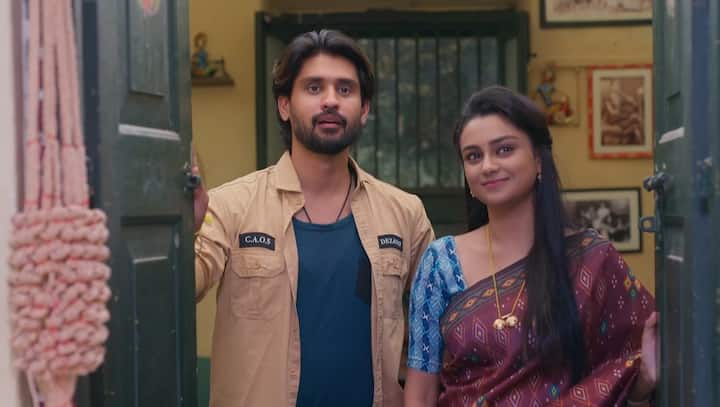 ఆనంద్ మంచిగా ముస్తాబై ఆఫీస్​కి రెడీ అవుతుండగా దేవా, మిధున చూసి సంతోషిస్తారు. ప్రమోదిని ఆనంద్​ కోసం బాక్స్ రెడీ చేస్తుంది. (Image Source : Jiohotstar)