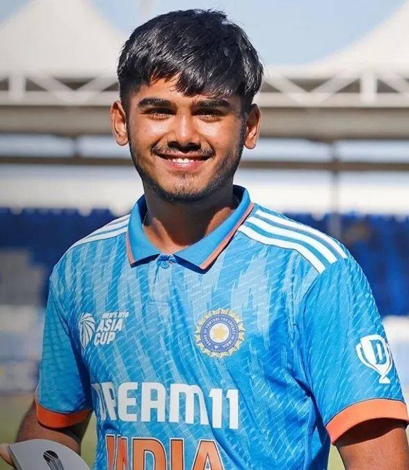 दरम्यान, ऋतुराज गायकवाडच्या जागी पृथ्वी शॉच्या नावाची देखील चर्चा रंगली होती. मात्र ऋतुराज गायकवाडच्या जागी 17 वर्षांच्या मराठी खेळाडूला चेन्नईकडून संधी देण्यात आली आहे.