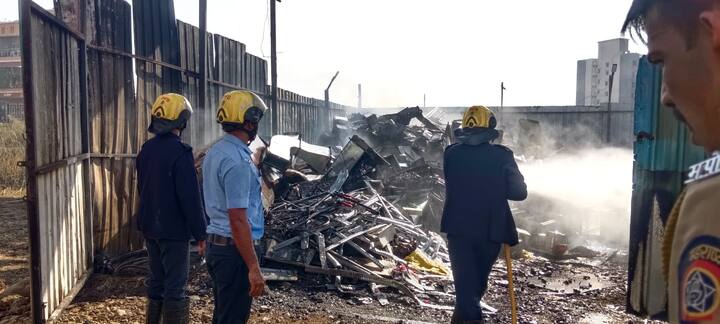 संदीप कर्णे यांनी जीवाची बाजी लावत आगीच्या गोडाऊनमध्ये प्रवेश करुन सिलेंडरचा टेम्पो बाहेर काढल्याने पुढील अनर्थ टाळला.